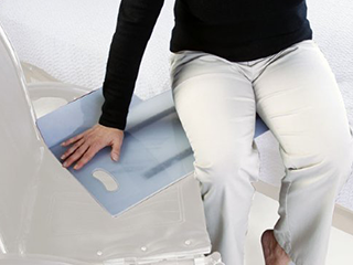 MRI transfer board being used between two flat surfaces